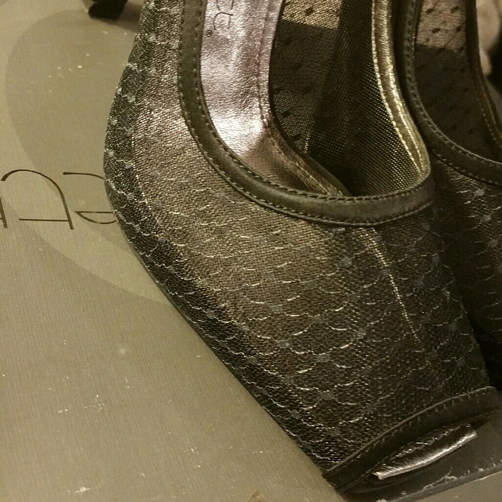 Jessica Bennet Black Pumps View 2